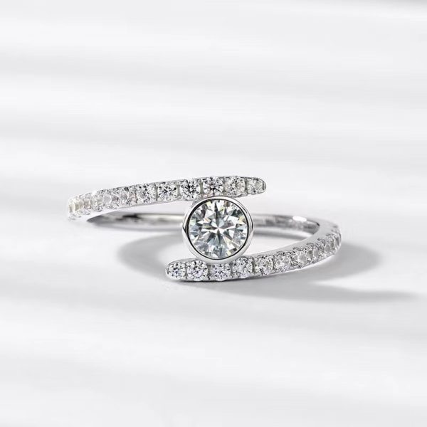 Fashion Round Cut Sparkling Moissanite Promise Ring - Image 3