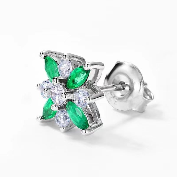 Stud Sparkling Star Shape Emerald Diamond Earrings - Image 4
