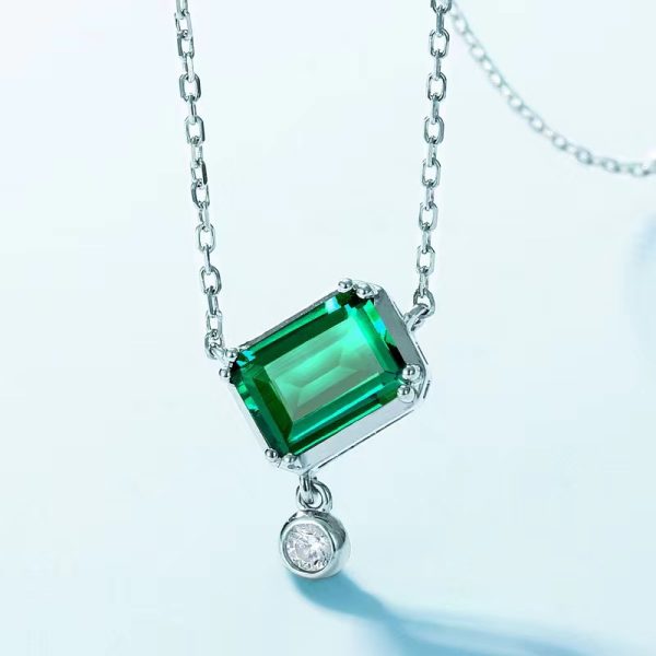 Elegant Design Pendant Emerald Necklace - Image 2