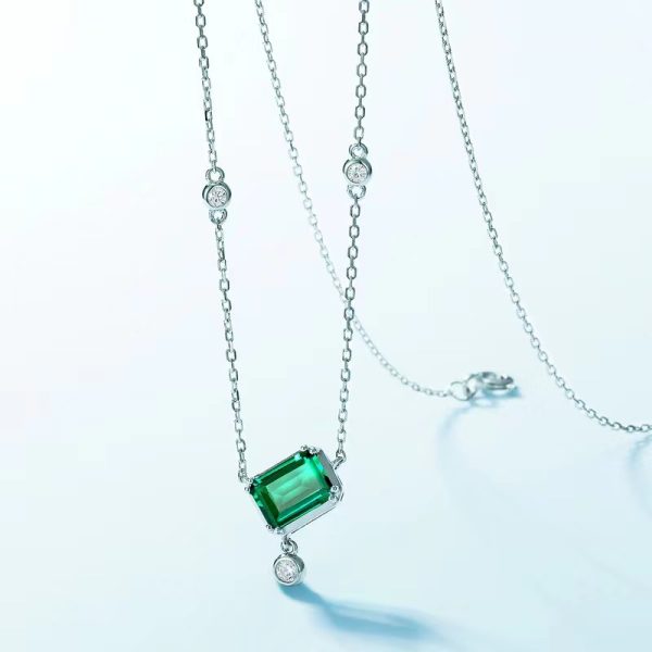 Elegant Design Pendant Emerald Necklace - Image 3